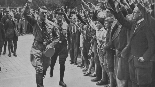 హిట్లర్ పోయిన దశాబ్దానికి.. హిట్లర్ పోయిన దశాబ్దానికి..