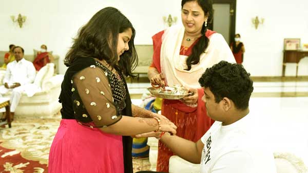 Raksha Bandhan:CM KCR and family celebrates fest at Pragathi Bhavan