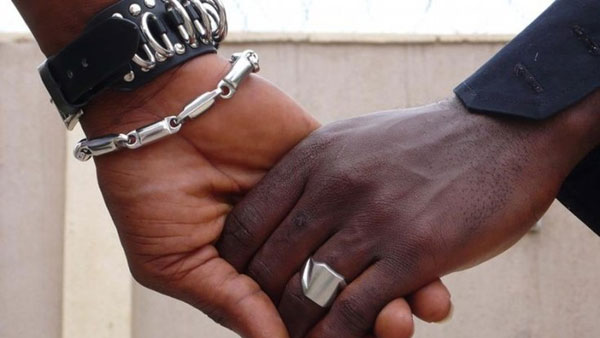 వ్యాపారి కట్టుకథ..