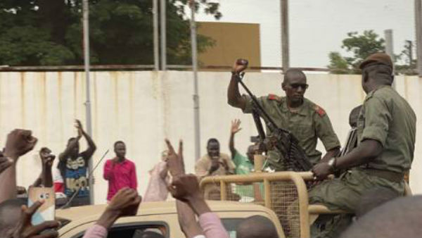 సైనిక తిరుగుబాటుతో ఉద్రిక్త