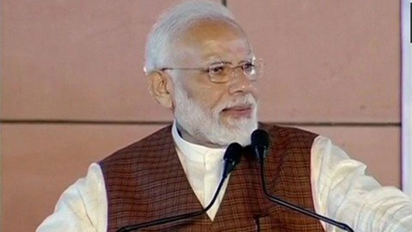 మోడీతోపాటు ఆ నలుగురే వేదికపైన..