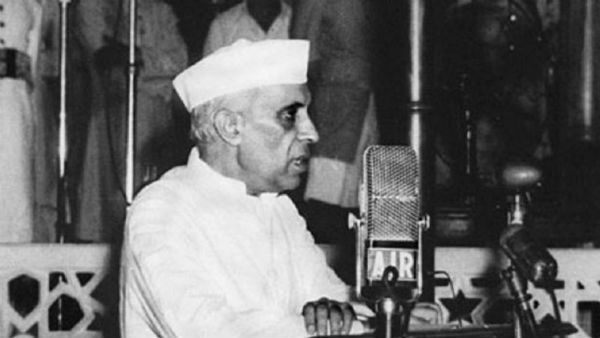 అభిజీత్ ముహూర్తంలో స్వాతంత్ర్యం ప్రకటన