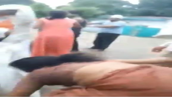 Kamal Nath Tweets Video, Alleges Madhya Pradesh BJP Leaders Thrashed Woman Kamal Nath Tweets Video, Alleges Madhya Pradesh BJP Leaders Thrashed Woman