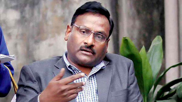 కంటైన్‌మెంట్ జోన్‌లో ఉన్నందున..