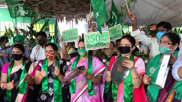 స్టీలు ప్లేట్లు, డప్పు చప్పుళ్లతో..