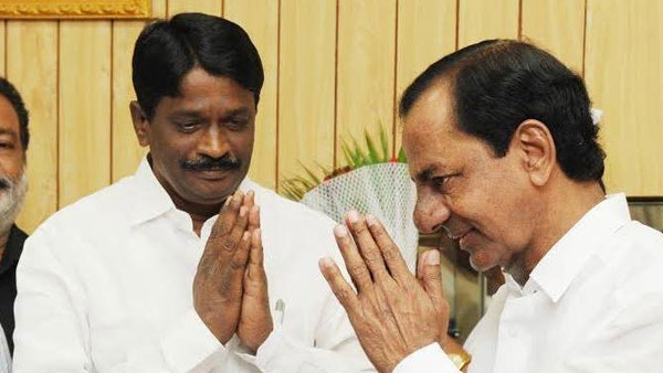 సోలిపేట కుటుంబాన్ని పరామర్శించిన కేసీఆర్, ప్రముఖులు.. సోలిపేట కుటుంబాన్ని పరామర్శించిన కేసీఆర్, ప్రముఖులు..