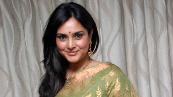 ఇంటి దొంగలను ఈశ్వరుడు కూడా కనిపెట్టలేడు ఇంటి దొంగలను ఈశ్వరుడు కూడా కనిపెట్టలేడు