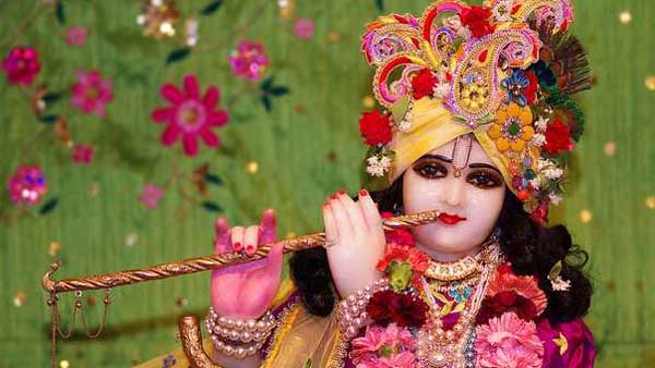 కరోనా వ్యాప్తి జరగకుండా నిర్ణయం .. మధురతో పాటు ఆ ఆలయాల్లో కూడా