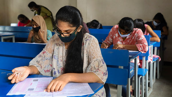 విద్యార్థుల భవిష్యత్తుతో రాజీ వద్దు..