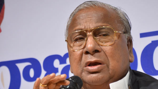 40 ఏళ్ల రాజకీయ జీవితంలో ఇటువంటి వారిని చూడలేదన్న వీహెచ్