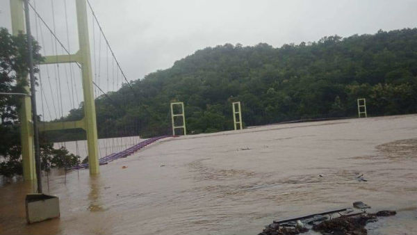  వరంగల్ మహా నగరంలో నీట మునిగిన కాలనీలు , సురక్షిత ప్రాంతాలకు ప్రజలు