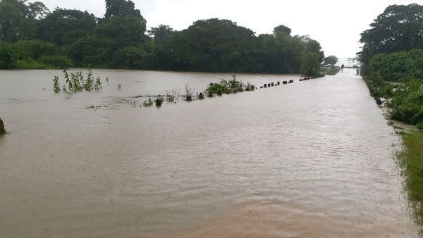 వరద ప్రభావిత ప్రాంతాల్లో పరిస్థితి పర్యవేక్షిస్తున్న ఎమ్మెల్యే వినయ్ భాస్కర్