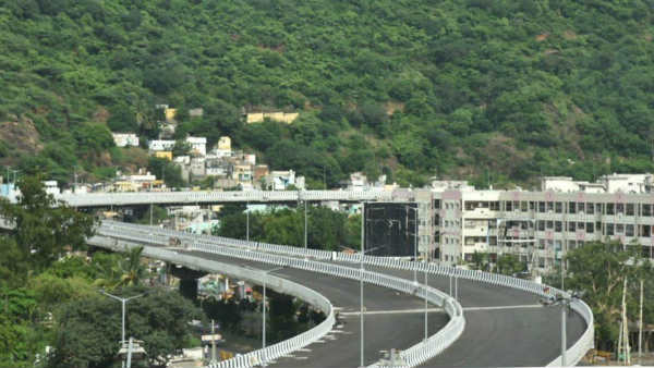 రాజకీయాలను అధిగమించి... రాజకీయాలను అధిగమించి...