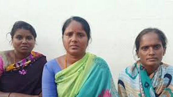 చీరలను విప్పి కాలువలో వేసి యువకులను కాపాడిన మహిళలు చీరలను విప్పి కాలువలో వేసి యువకులను కాపాడిన మహిళలు