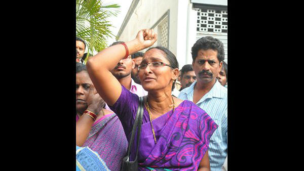 అపాయింట్‌మెంట్ కోసం ఎదురుచూపులు...