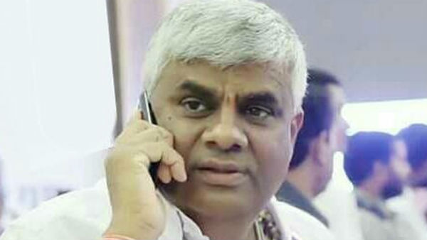 జేడీఎస్ పార్టీ నాయకుల పూజలు జేడీఎస్ పార్టీ నాయకుల పూజలు