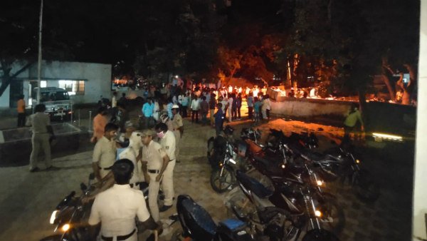 అరెస్టు చేస్తారా ? మా పని మేము చేసేదా 