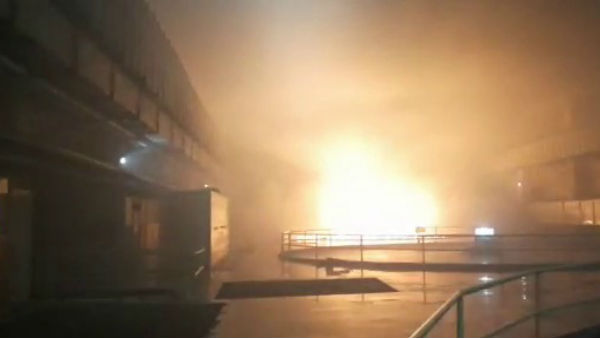 జలవిద్యుత్ కేంద్రంలో చిక్కుకున్న వాళ్ళు వీరే .. కాపాడే యత్నాల్లో అగ్నిమాపక సిబ్బంది జలవిద్యుత్ కేంద్రంలో చిక్కుకున్న వాళ్ళు వీరే .. కాపాడే యత్నాల్లో అగ్నిమాపక సిబ్బంది