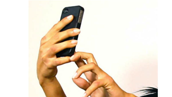 సెల్ఫీ పేరుతో... నదిలో తోసేసి...