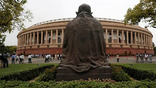 సభలో ఉన్నదే వీళ్లే..