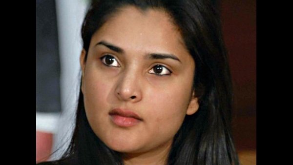 ఎవరా పొలిటీషియన్ ? అరెస్టు చేస్తారా ఎవరా పొలిటీషియన్ ? అరెస్టు చేస్తారా