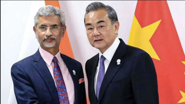 చర్చలకు ముందు ఇదో స్ట్రాటజీ.. చర్చలకు ముందు ఇదో స్ట్రాటజీ..