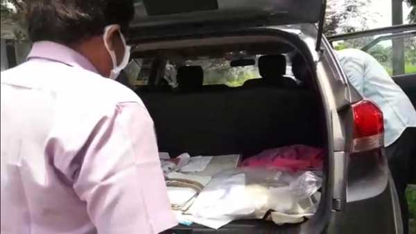 acb raids in tahasildar offices across andhra pradesh, huge amounts and docs seized