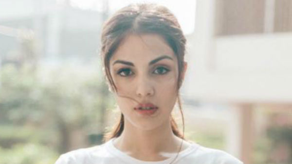 చేతులు ఊపుతూ... ఏం సంకేతాలు...?