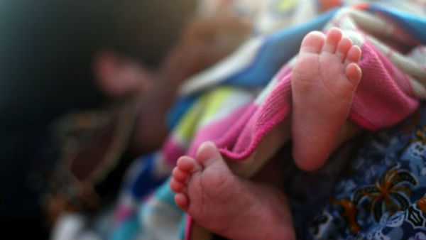 ఉదయం నుండి సాయంత్రం వరకు ఆస్పత్రుల చుట్టూ తిరిగిన గర్భిణి కష్టాలు .. కవలలు మృతి 