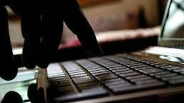 కంప్యూటర్ ఇనిస్టిట్యూట్ పేరుతో...