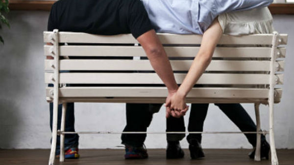 ప్రియుడితో కలిసి భర్తను హతమార్చిన ఇల్లాలు..