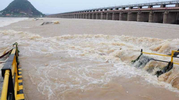  నీట మునిగిన ఇళ్లు..