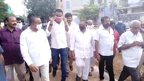 వైఎస్‌ వర్ధంతి సాక్షిగా...