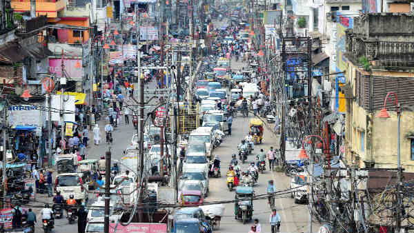  రద్దీ మారుతున్న ప్రధాన కూడళ్లు.. యధావిధిగా ట్రాఫిక్ సమస్యలు.. 
