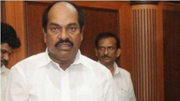 దెబ్బకు జగద్రక్షకన్ ఢమాల్