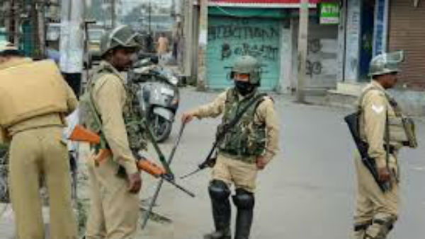 అనంత నాగ్ జిల్లాలో సీఆర్పీఎఫ్ పోస్ట్ పై గ్రనేడ్ దాడి చేసిన ఉగ్ర మూక 