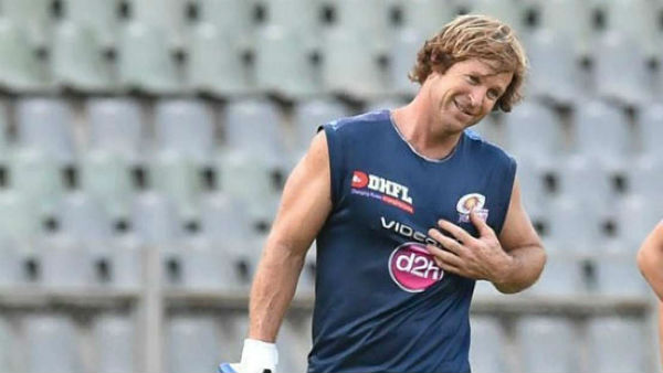 స్టార్ ఫీల్డర్‌ నుంచి ప్రశంసల వర్షం..