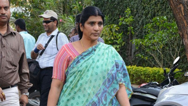 వాస్తవాలు మాట్లాడాలని లక్ష్మీ పార్వతి క్లాస్