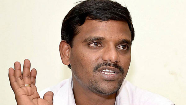 సైకోలా మల్లన్న.. : తూడి అరుణకుమారి