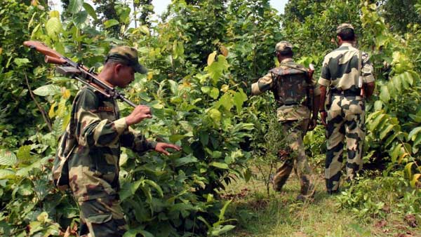 పోలీసుల ఎదుట లొంగిపోయిన భార్య...