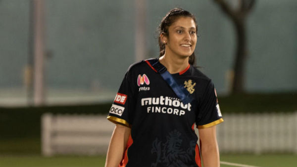 ఆమె కోసం వెదికిన కళ్లు.. ఆమె కోసం వెదికిన కళ్లు..