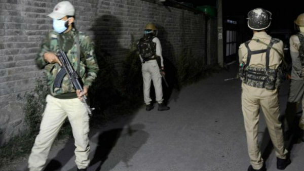 భద్రతా దళాలకు అనుమానం రాకుండా ... 