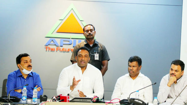 టీడీపీ 20 ఏళ్ల పెనాల్టీ వేసిందన్న గౌతంరెడ్డి... టీడీపీ 20 ఏళ్ల పెనాల్టీ వేసిందన్న గౌతంరెడ్డి...