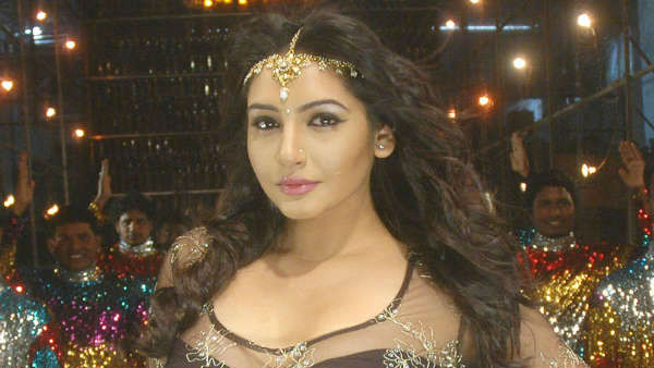 హీరోయిన్ రాగిణికి ఎడాపెడా ఎదురుదెబ్బలు హీరోయిన్ రాగిణికి ఎడాపెడా ఎదురుదెబ్బలు