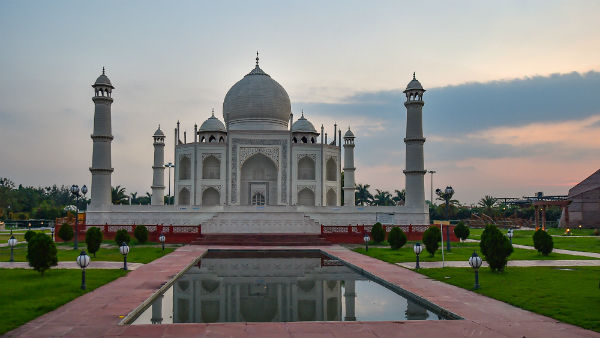 సందర్శకుల్లో ఆ రష్యన్ కూడా.. తాజ్‌కు లాక్‌డౌన్ నష్టం ఎంతంటే..?