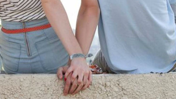 గోకడానికి గ్రీన్ సిగ్నల్ ఇచ్చిన గోమతి 