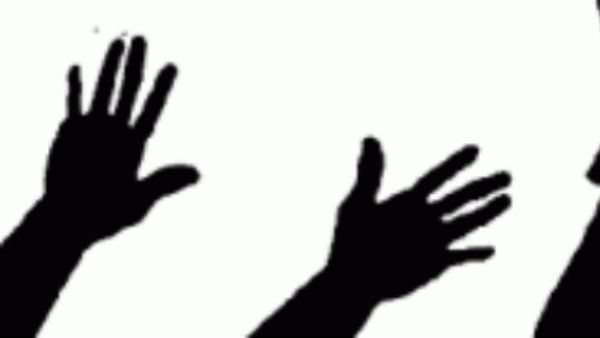  హంస హిజ్రాపై పెట్రోల్ పోసి నిప్పంటించిన చందానగర్ హిజ్రా గ్రూపు .. హంస మృతి 