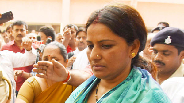 ఫస్ట్ఫేజ్లో 153 మంది కోటీశ్వరులు ఫస్ట్ఫేజ్లో 153 మంది కోటీశ్వరులు