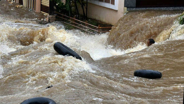 దిక్కుతోచని స్థితిలో నగర ప్రజలు