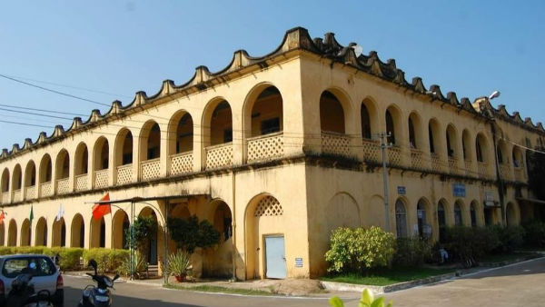 ప్రభుత్వ కాలేజీ పరిశీలించిన మంత్రి బొత్స ప్రభుత్వ కాలేజీ పరిశీలించిన మంత్రి బొత్స